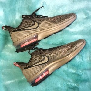 Women’s Nike Air max sequent 4